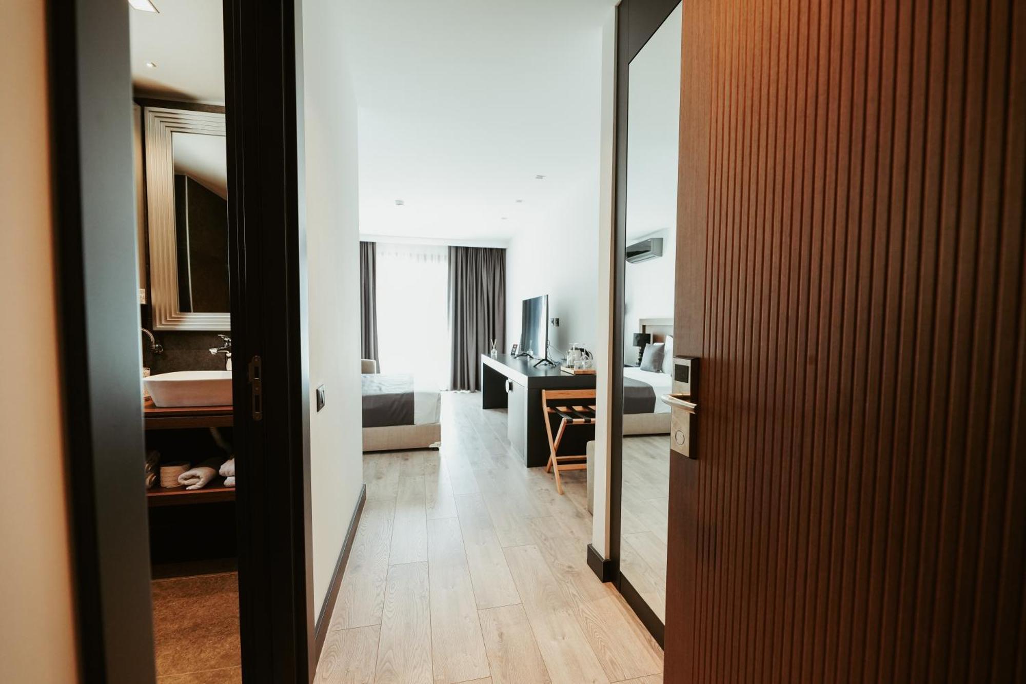 Palladium Hotel- Private Included Guest house Dhermi